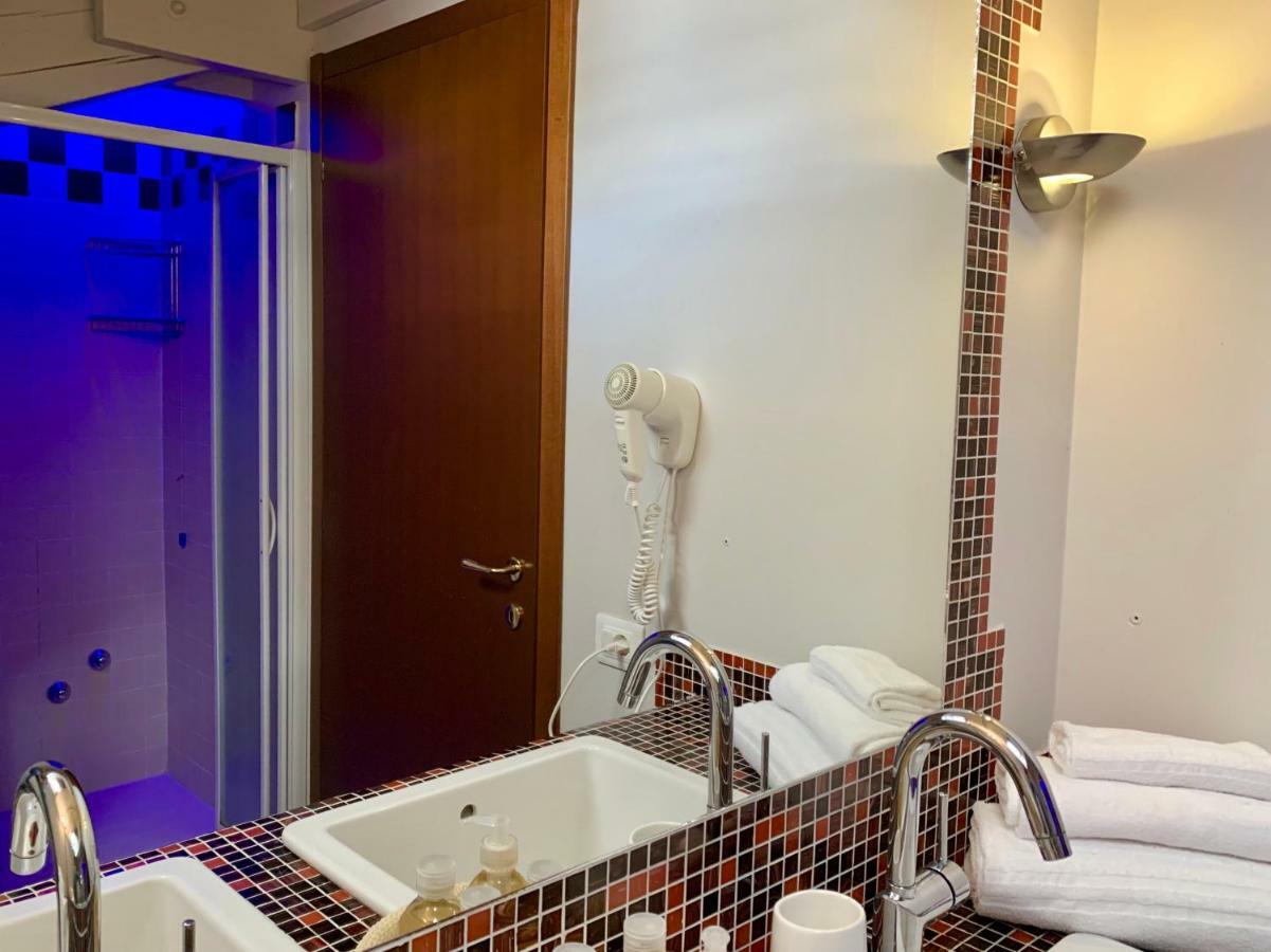 Porta Ronca - B&B, Suites & Apts Rho Bagian luar foto